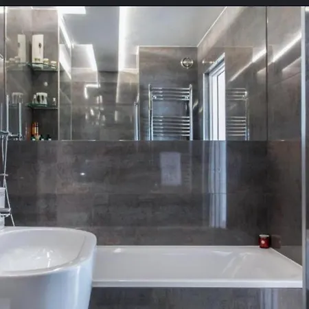 Appartamento Incredible 3Br Battersea Flat & Spectacular View Londra Esterno foto